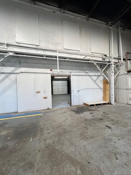 More Photos Of 58 Pulaski St, Peabody Manufacturing For Lease