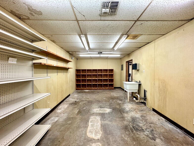 More Photos Of 420 W Dakota Ave, Chickasha Office For Sale