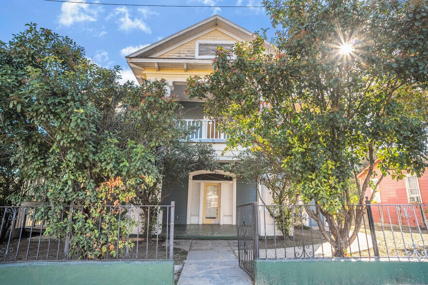 More Photos Of 1110 W Ashby Pl, San Antonio Apartments For Sale