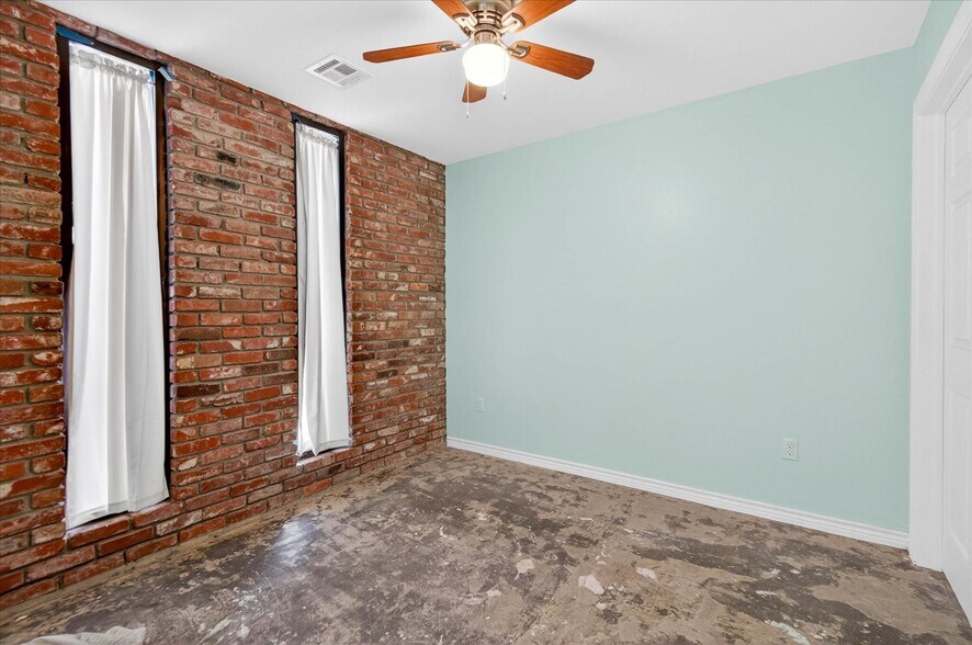 More Photos Of 121 N Maple St, Nowata Storefront For Sale