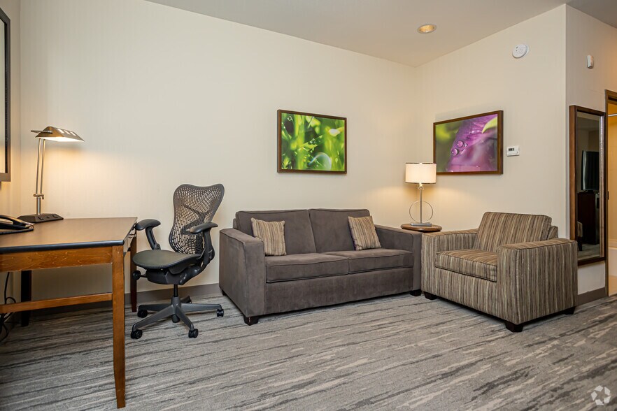 More Photos Of 350 Holiday Square Blvd, Covington Hotel For Sale