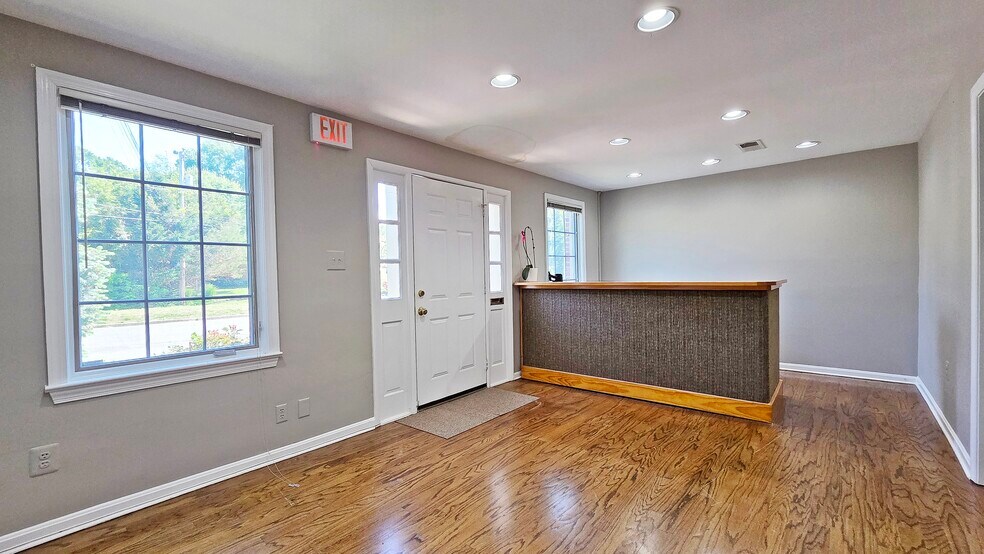 More Photos Of 1300-1302 Lafayette Dr, Alexandria Office For Lease