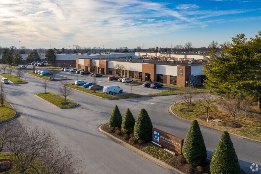 Primary Photo Of 3600 Chamberlain Ln, Louisville Light Manufacturing For Lease