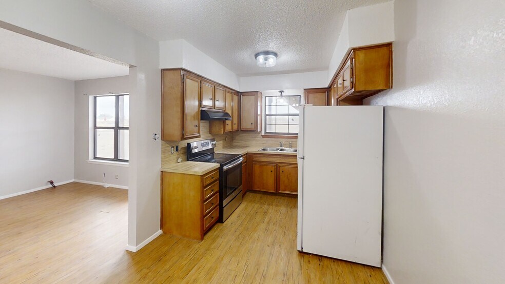 More Photos Of 402 SE 6th St, Andrews Apartments For Sale