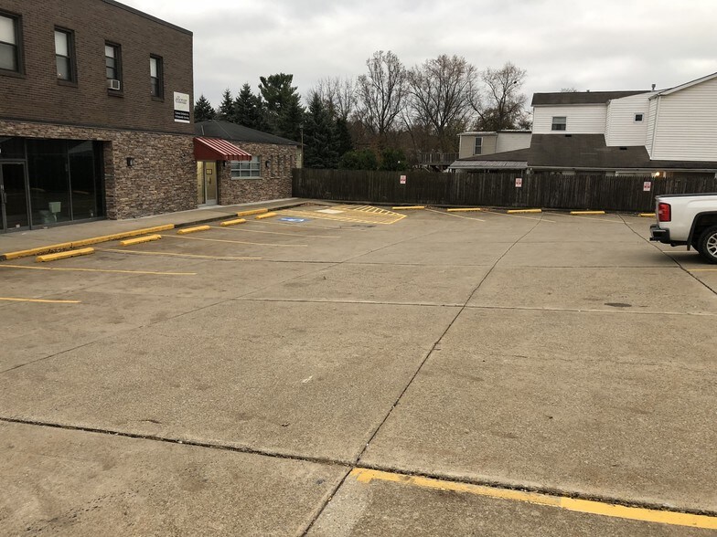 More Photos Of 1-7 S Mount Vernon Ave, Uniontown Office For Sale