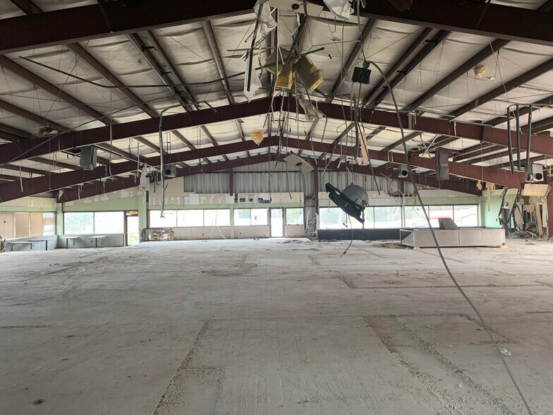 More Photos Of 1224 Buccaneer Club Rd NE, Townsend Restaurant For Sale