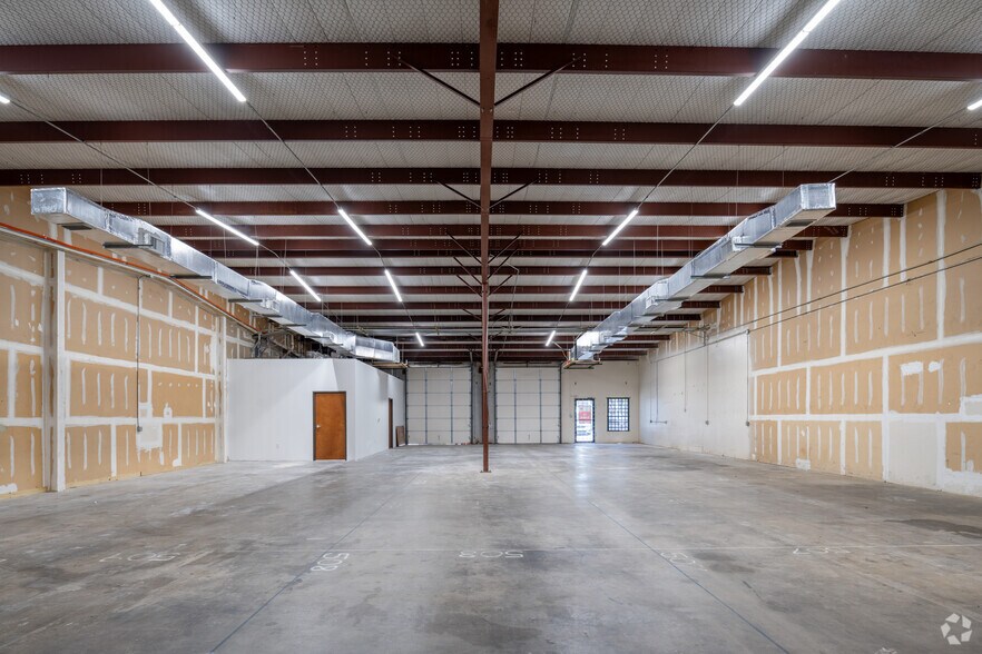 More Photos Of 501 W Powell Ln, Austin Unknown For Lease