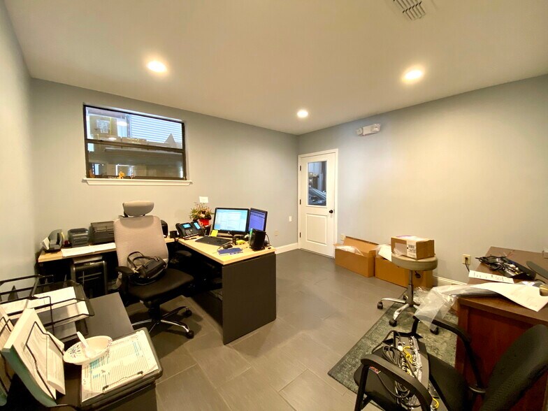 More Photos Of 104 Liberty Center Pl, Saint Augustine Warehouse For Lease