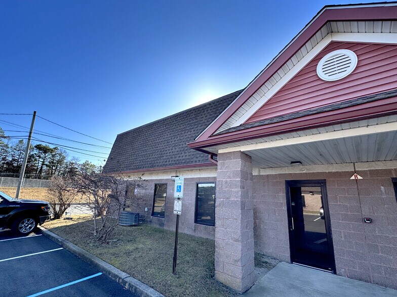 More Photos Of 825 Mill Rd, Pleasantville Distribution For Lease