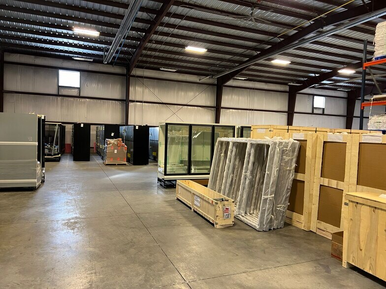 More Photos Of 300 Commerce Dr, LaGrange Warehouse For Sale