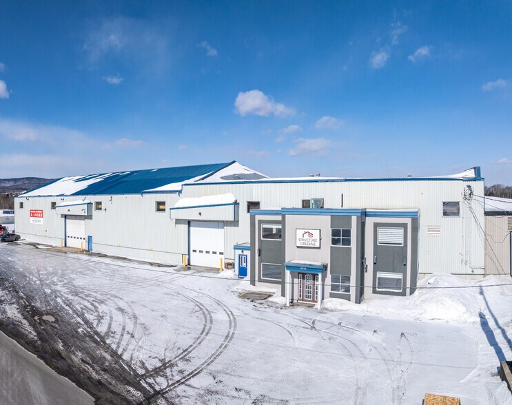 More Photos Of 2711-2715 Louis-XIV Boul, Québec Manufacturing For Lease