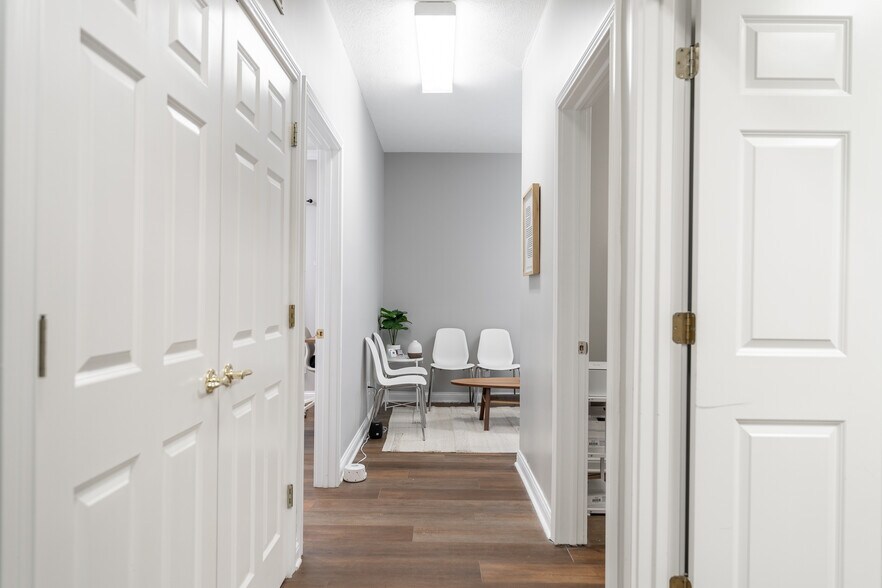 More Photos Of 9989-9997 Allisonville Rd, Fishers Office For Sale