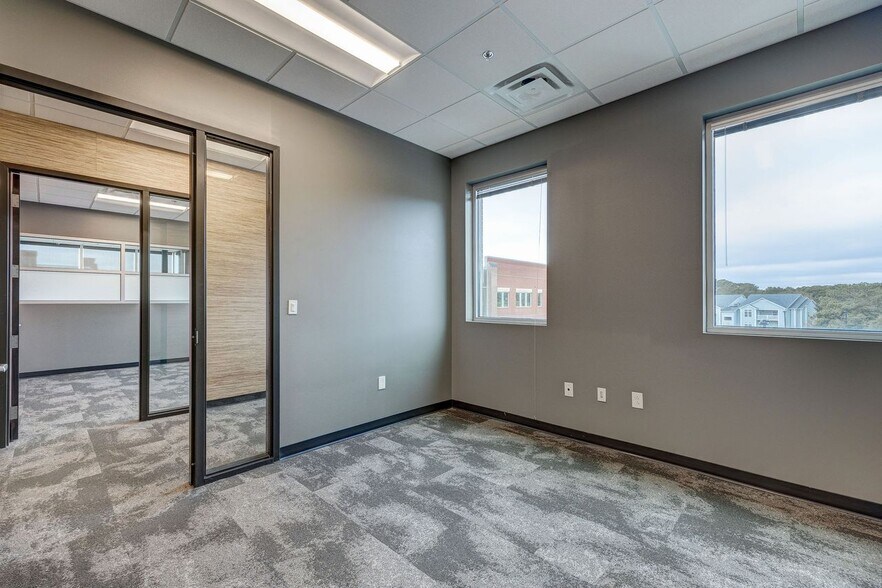 More Photos Of 6740 Rock Spring Rd, Wilmington Office For Lease