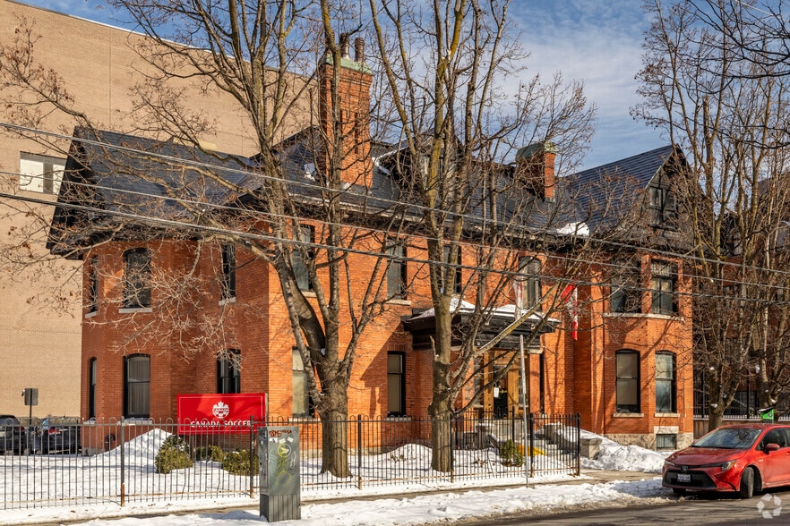 Primary Photo Of 237 Metcalfe St, Ottawa Office For Sale