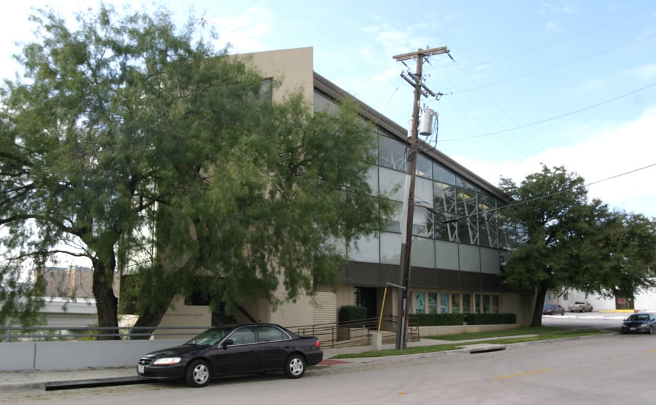 More Photos Of 1413 Rio Grande Ave, Fort Worth Office For Sale