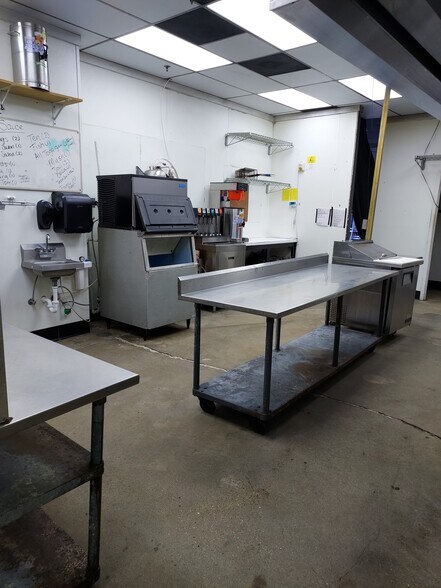 More Photos Of 6954 Old Canton Rd, Ridgeland Storefront Retail Office For Lease