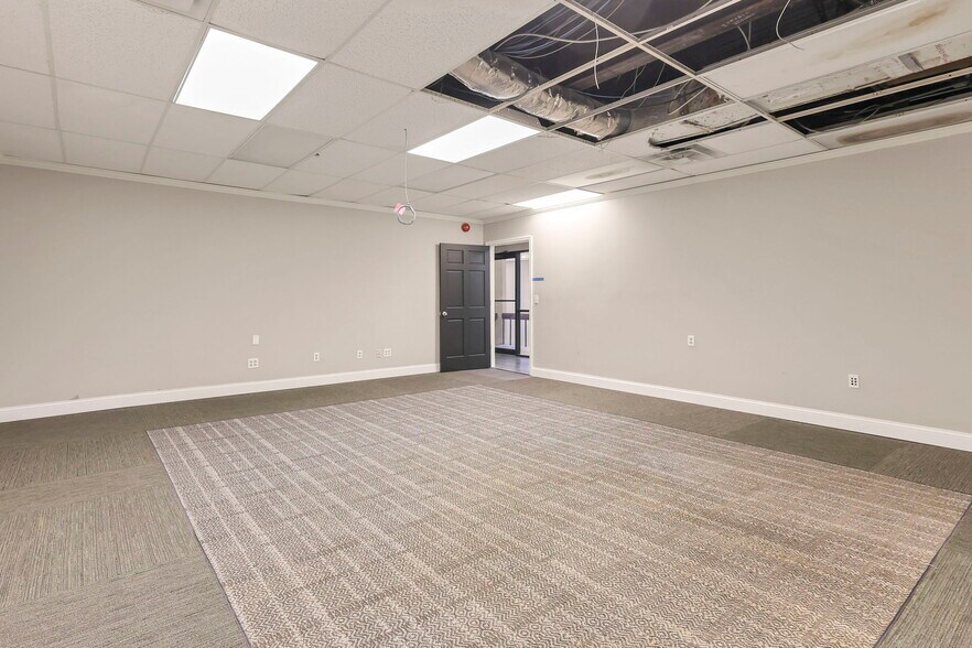More Photos Of 2844 E River Rd, Dayton Office For Sale