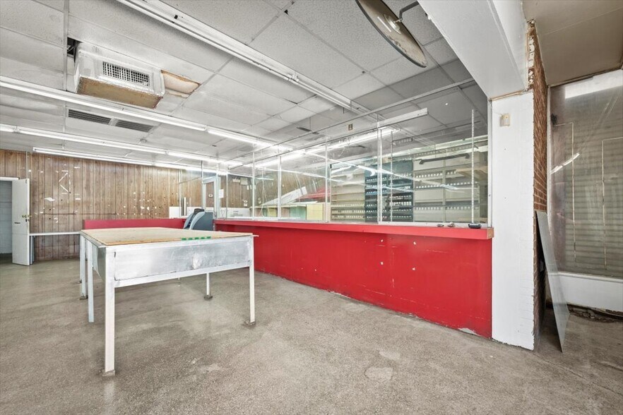 More Photos Of 20 E 9th St, Jacksonville Freestanding For Sale