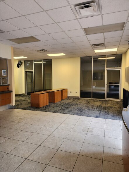 More Photos Of 139 N Main St, Jonesboro Bank For Lease