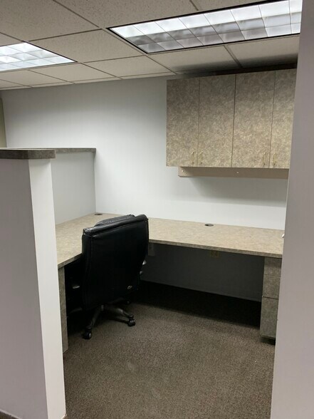 More Photos Of 1850 Cofrin Dr, Green Bay Manufacturing For Lease