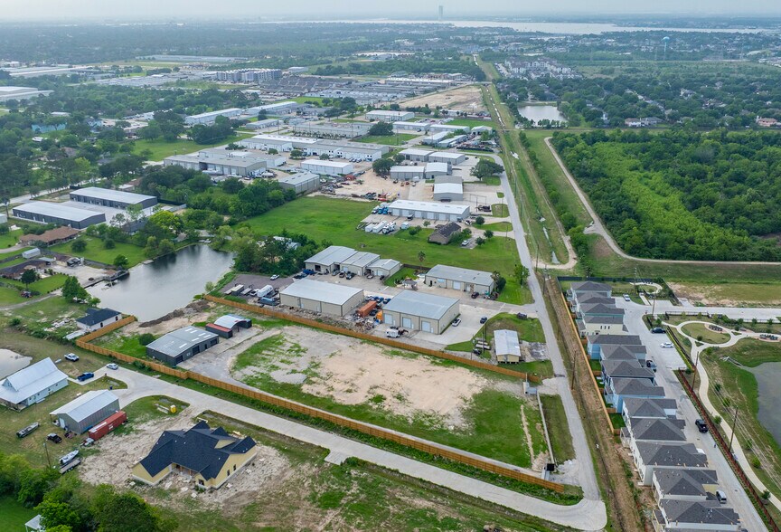 More Photos Of 1250 Winfield Ln, Kemah Industrial For Lease