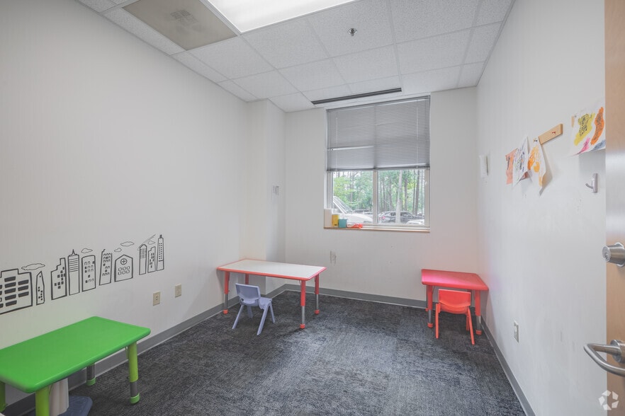 More Photos Of 570 Long Point Rd, Mount Pleasant Medical For Lease