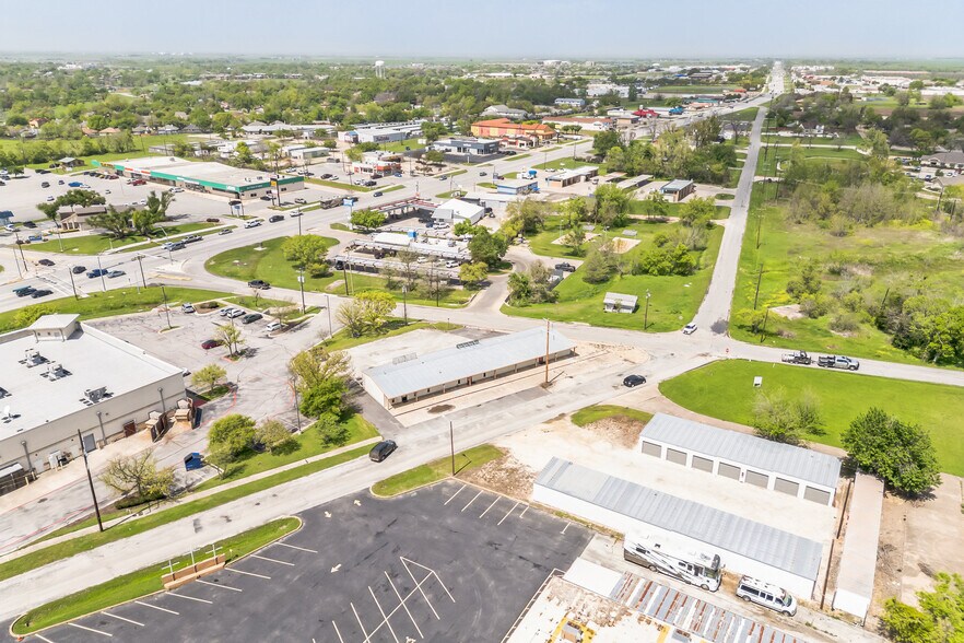 More Photos Of 1611 Old Granger Rd, Taylor Office For Lease