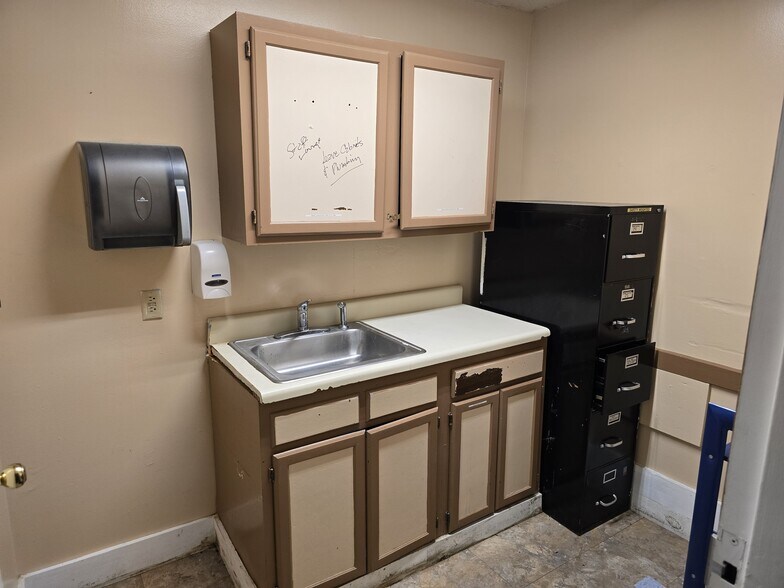 More Photos Of 913 9th Ave W, Hendersonville Skilled Nursing Facility For Sale