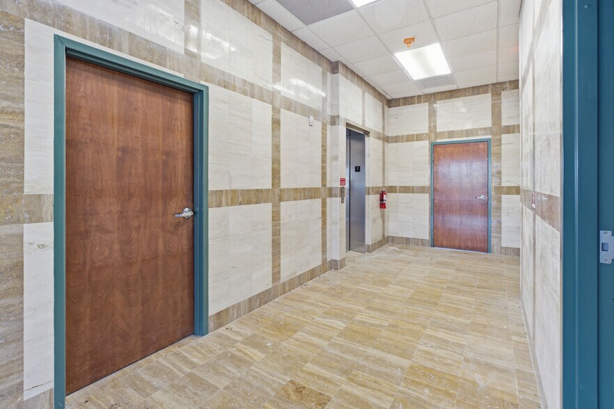 More Photos Of 430 College Dr, Middleburg Medical For Sale