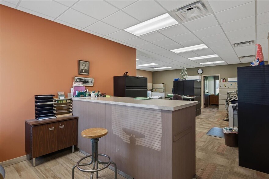 More Photos Of 103 Centre Dr, Petersburg Office For Sale