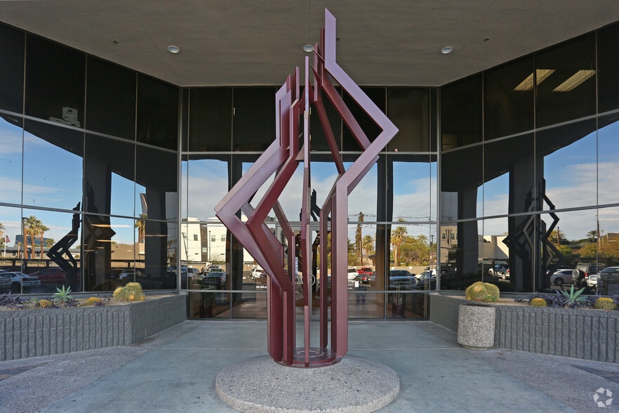 More Photos Of 320 E McDowell Rd, Phoenix Medical For Lease