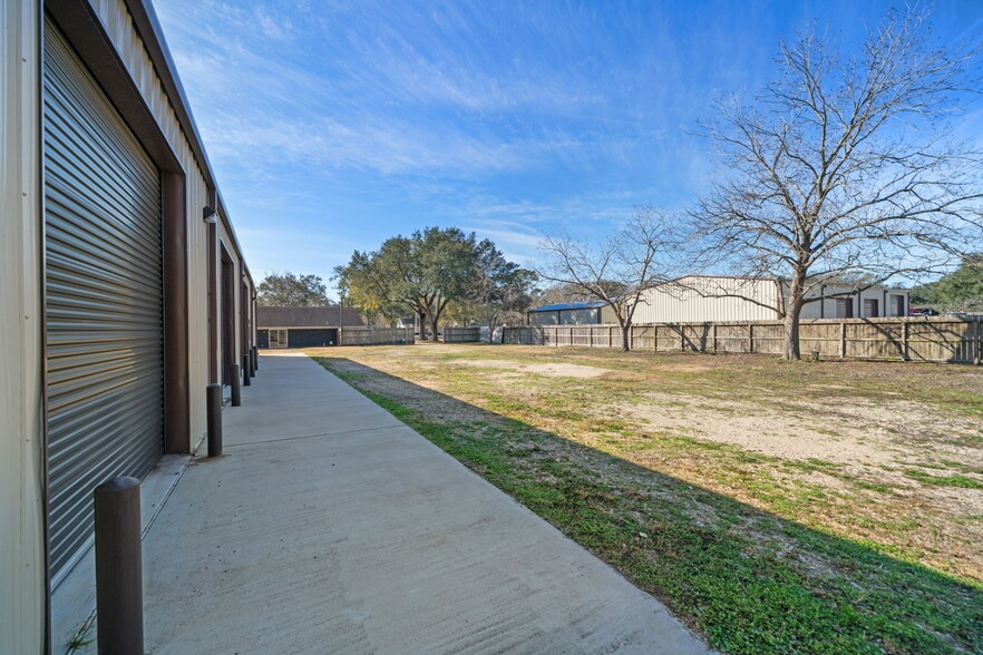 More Photos Of 1707 Bernie Ave, Rosenberg Office For Sale