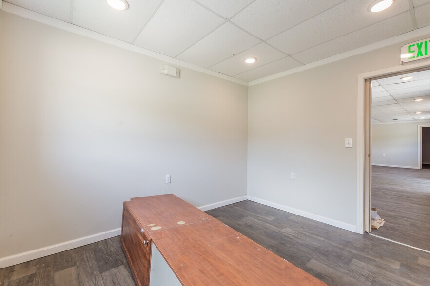 More Photos Of 8456 Newman St, Douglasville Light Manufacturing For Lease
