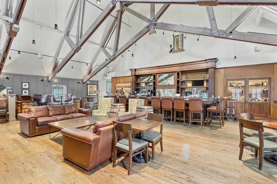 More Photos Of 1331 SW Broadway St, Portland Restaurant For Sale