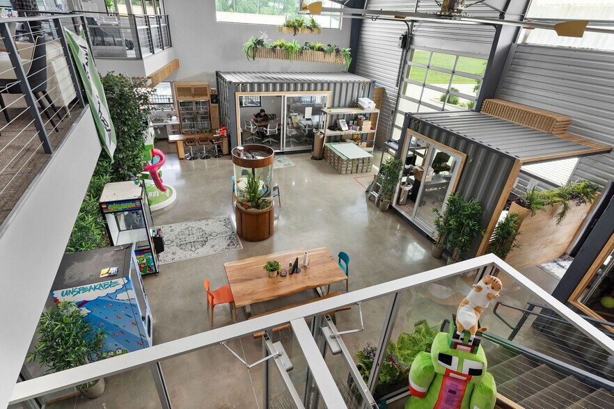 More Photos Of 1330 Rayford Park Rd, Spring Loft Creative Space For Lease