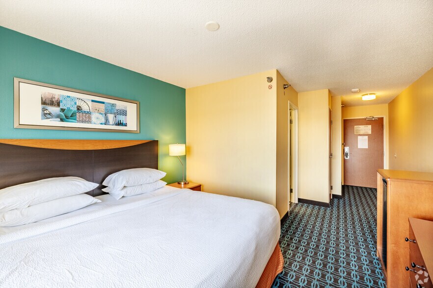 More Photos Of 4221 Industrial Ave, Lincoln Hotel For Sale