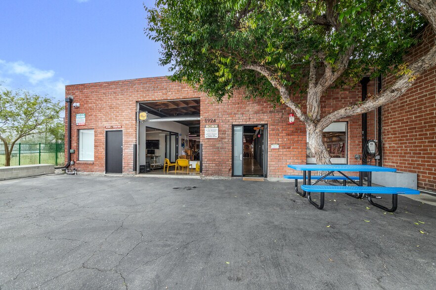 More Photos Of 8924 Lindblade St, Culver City Loft Creative Space For Lease