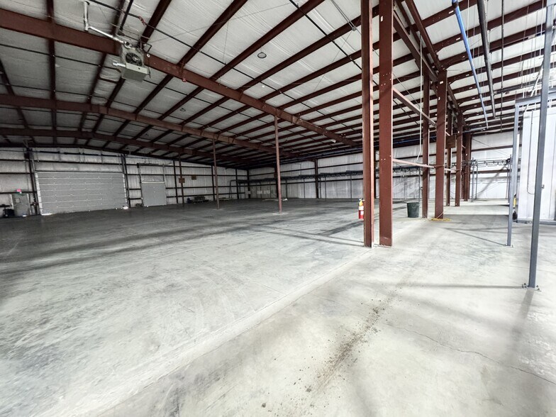 More Photos Of 1604 Regan Rd, Rock Falls Warehouse For Sale