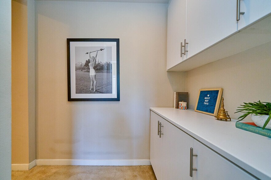 More Photos Of 801 S Anaheim Blvd, Anaheim General Retail For Sale