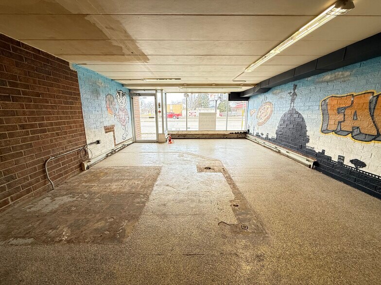 More Photos Of 406 S Park St, Madison Storefront For Lease