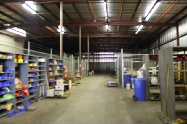 More Photos Of 827 W Progress Dr, Dixon Manufacturing For Sale