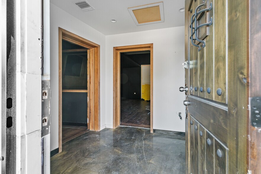 More Photos Of 5520-5522 Cahuenga Blvd, North Hollywood Freestanding For Sale