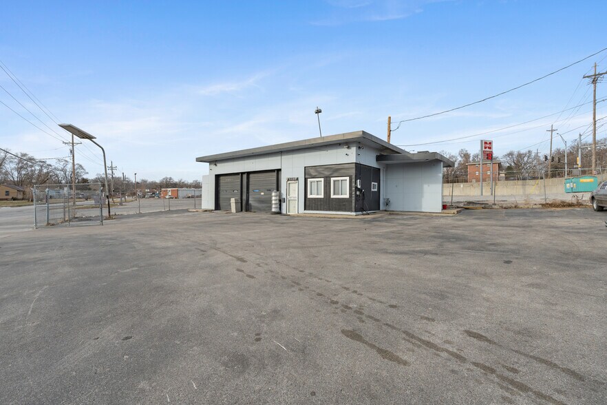 More Photos Of 4200 Redman Ave, Omaha Auto Repair For Sale