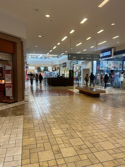 More Photos Of 1420 Travis Blvd, Fairfield General Retail For Lease