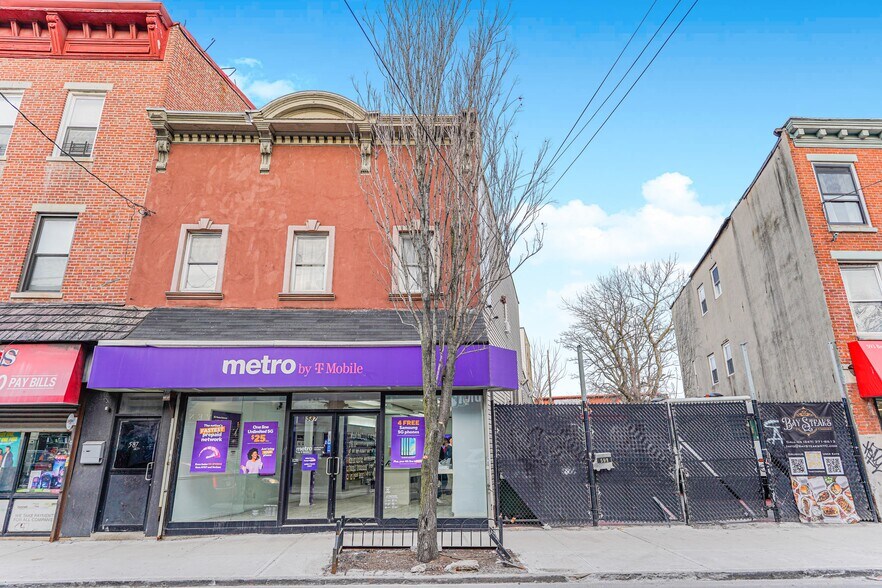 More Photos Of 587 Bay St, Staten Island Storefront Retail Residential For Sale
