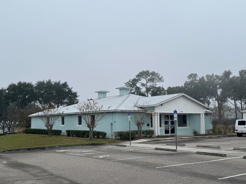 Primary Photo Of 1020 W Highway 50, Clermont Medical For Sale