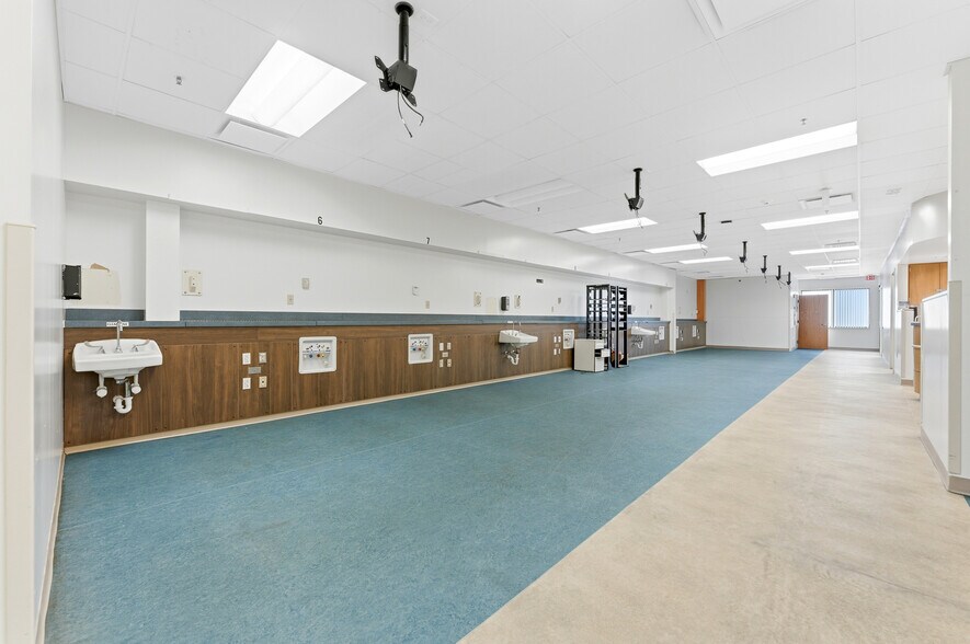 More Photos Of 378 Market Place Mall, Weston Medical For Lease