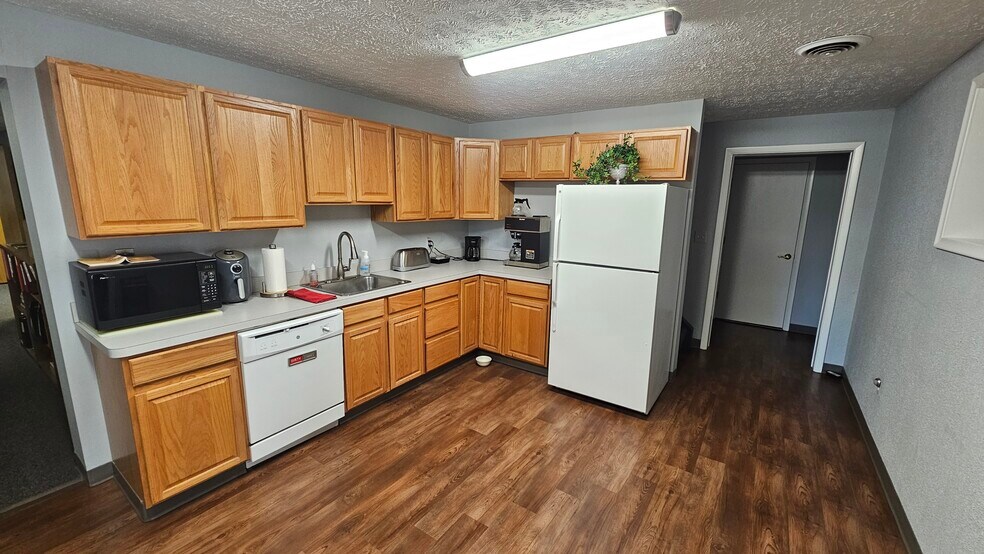 More Photos Of 11801 Grand River Ave, Brighton Manufacturing For Sale