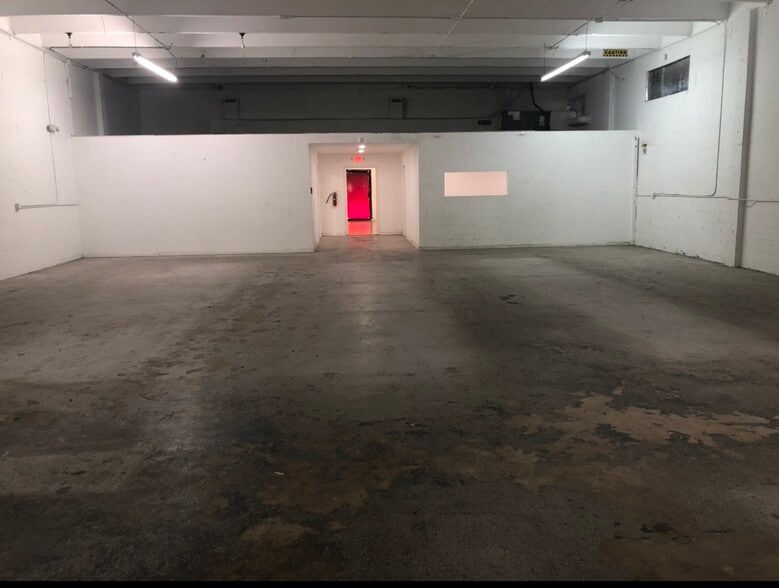 More Photos Of 2250 SW 30th Ave, Hallandale Warehouse For Lease