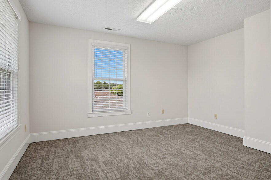 More Photos Of 6245 University Park Dr, Radford Office Residential For Sale